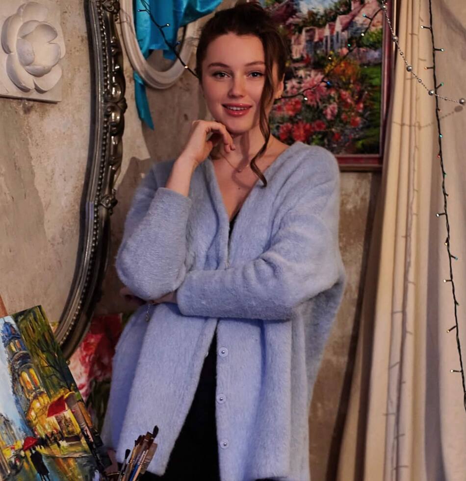 Inga Chalaia - Professional art instructor and founder of Dolce Arty Dubai